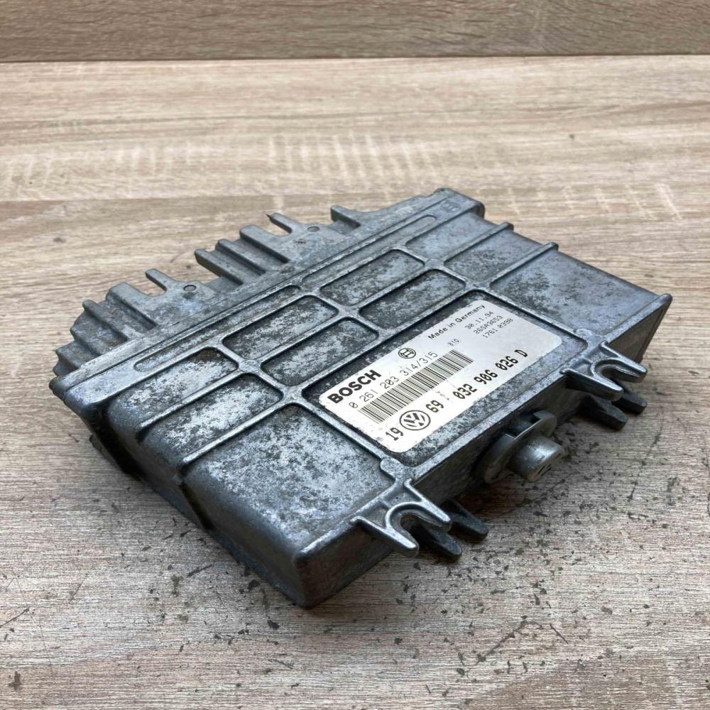 032906026D 0261203314 Main 315 Engine control unit/module ECU Volkswagen Golf II