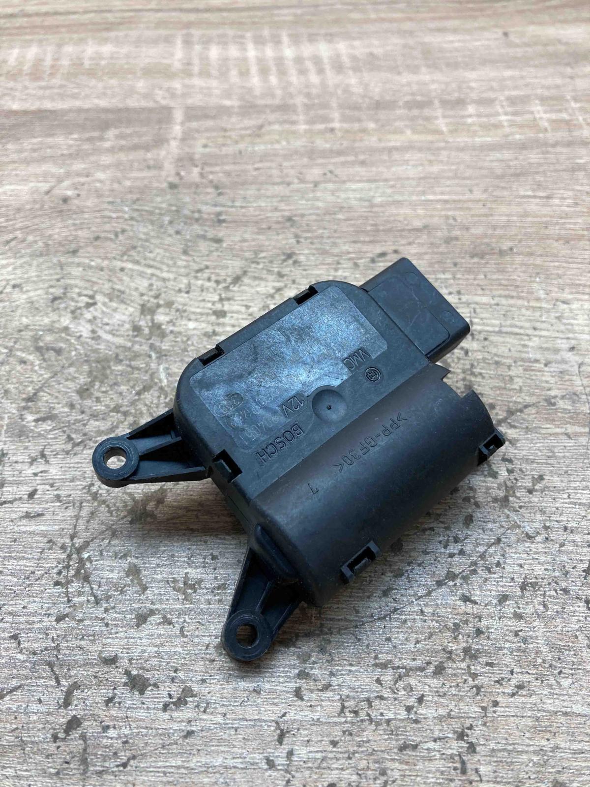 1K1907511E 0132801343  Air flap motor/actuator Volkswagen Golf VI