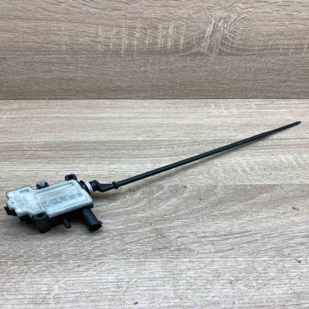 6985882 Used  Fuel tank cap lock motor BMW X5 E70