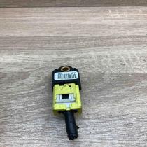 89831 02060   Airbag deployment crash/impact sensor Toyota Auris 150