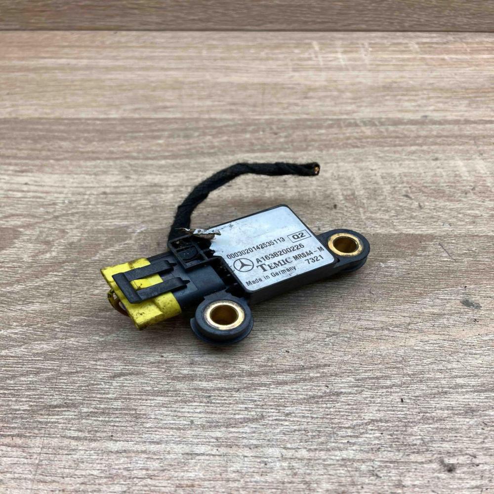 A1638200226   Airbag deployment crash/impact sensor Mercedes-Benz ML W163