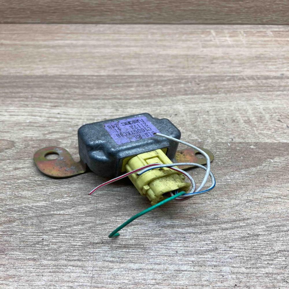c10057kc0b 2I17A  Airbag deployment crash/impact sensor Mazda Premacy