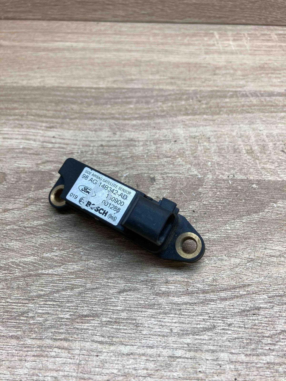 98AG14B342 AD 150900  Airbag deployment crash/impact sensor Ford Focus