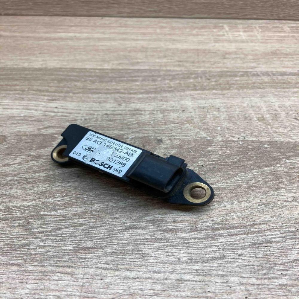 98AG14B342 AD 150900  Airbag deployment crash/impact sensor Ford Focus
