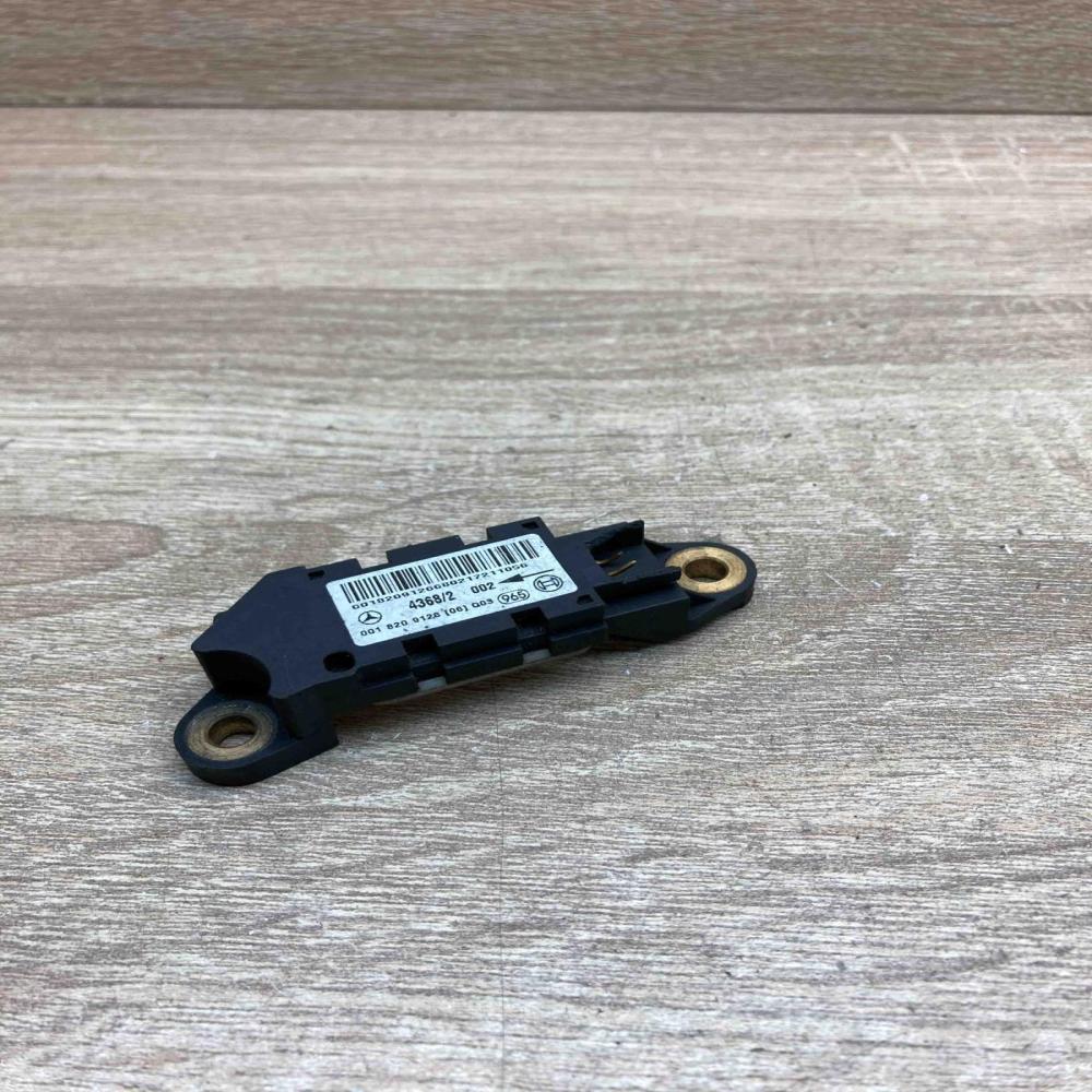 0018209126   Airbag deployment crash/impact sensor Mercedes-Benz CLK A209 C209