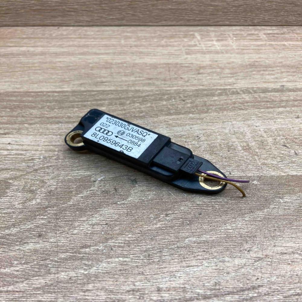8L0959643B   Airbag deployment crash/impact sensor Audi A3 S3 8L