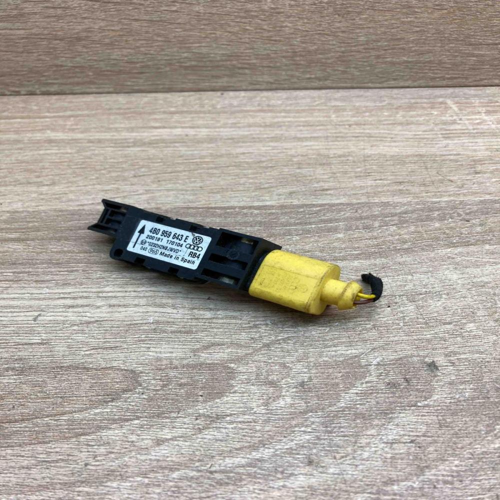 4B0959643E   Airbag deployment crash/impact sensor Audi A6 S6 C5 4B