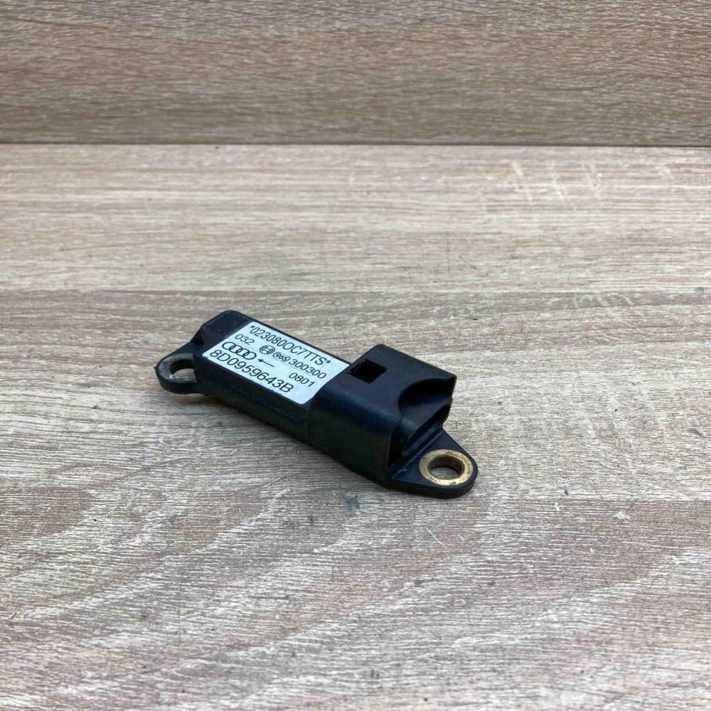 8D0959643B Side  Airbag deployment crash/impact sensor Audi A4 S4 B5 8D