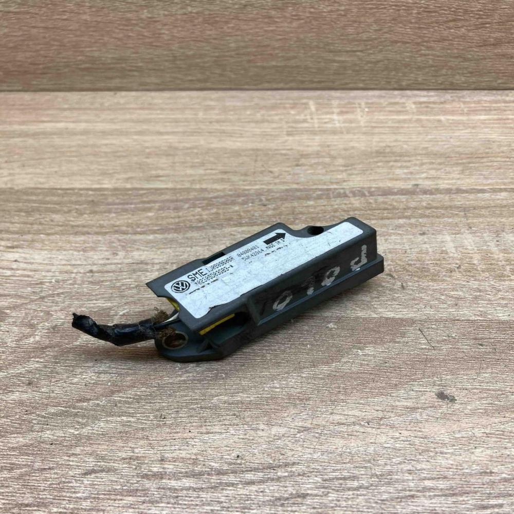 IJ0909606R   Airbag deployment crash/impact sensor Seat Ibiza II (6k)