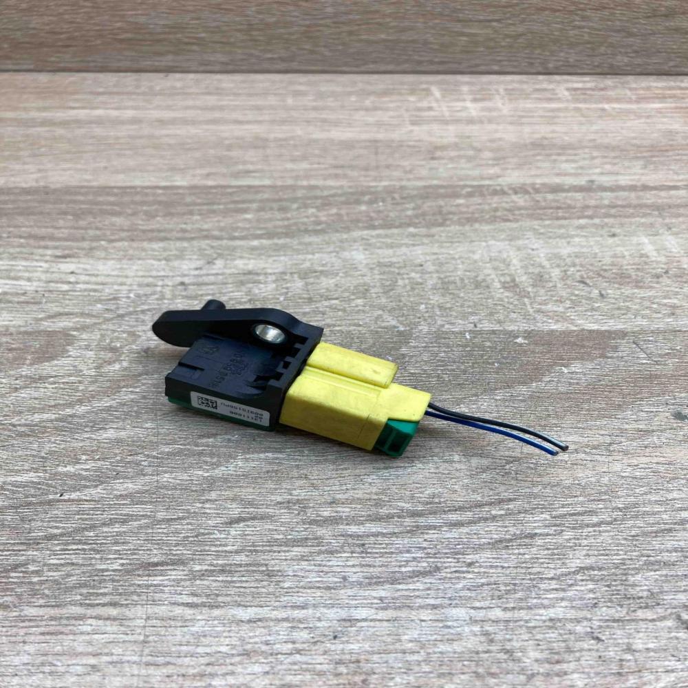 5N0959351B   Airbag deployment crash/impact sensor Volkswagen PASSAT B7
