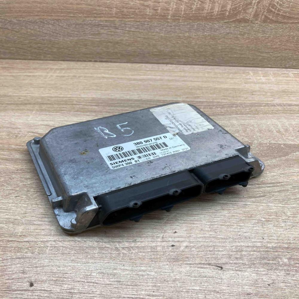 3B0907557D   Engine control unit/module ECU Volkswagen PASSAT B5