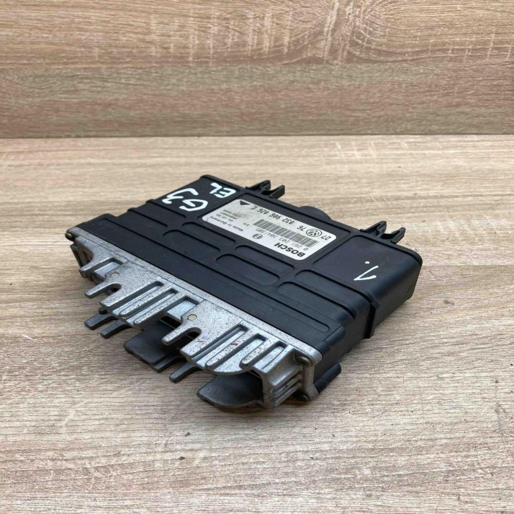 032906026E 0261203304  Engine control unit/module ECU Volkswagen Golf III