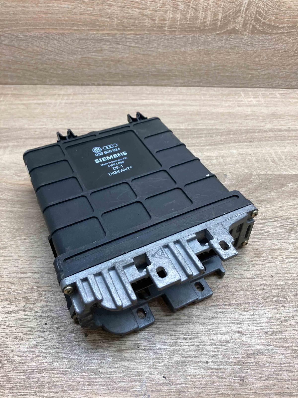 039906024   Engine control unit/module ECU Audi A6 S6 C4 4A