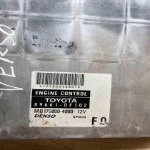 89661 0F102 MB175800 4880  Engine control unit/module ECU Toyota Corolla Verso A