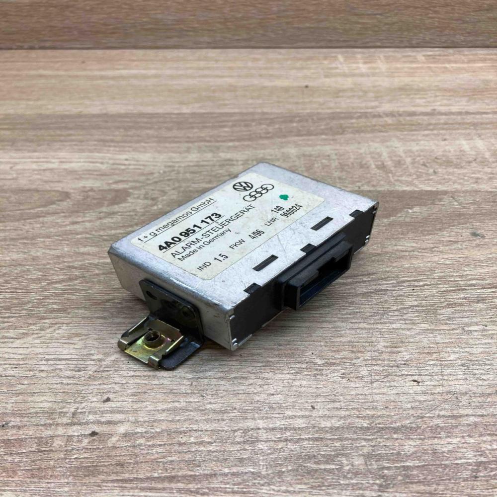 4A0951173   Other control units/modules Audi 100 S4 C4
