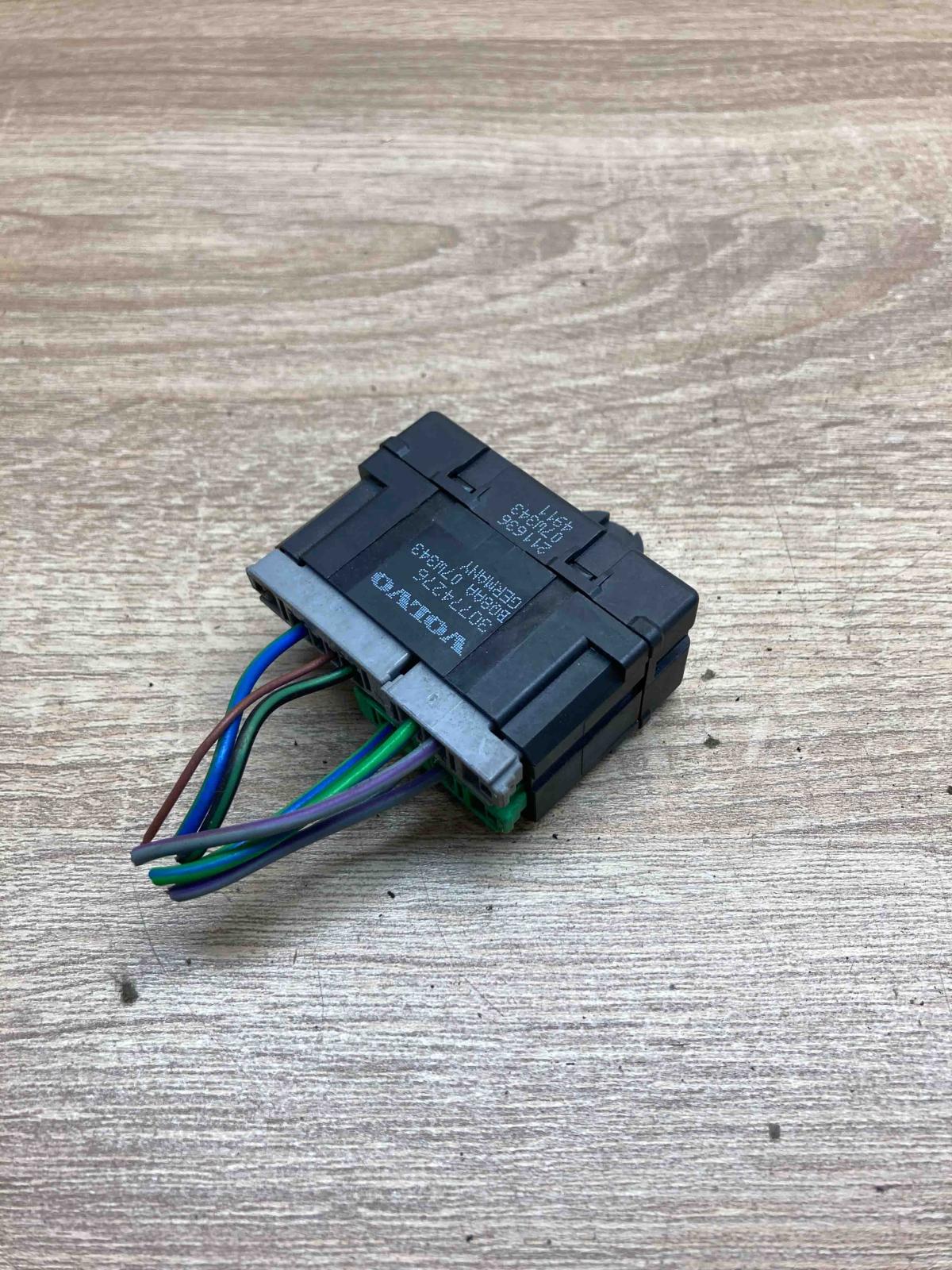 30774276   Seat heating relay Volvo V70