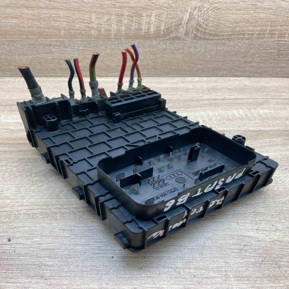 3C0937125 23452946  Fuse module Volkswagen PASSAT B6