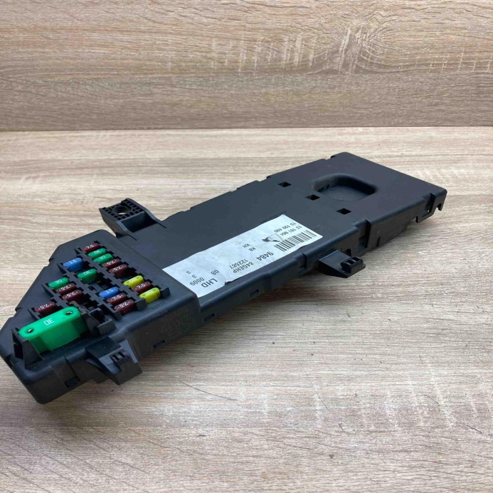 13181984 13199490 84GEHP Fuse module Opel Signum