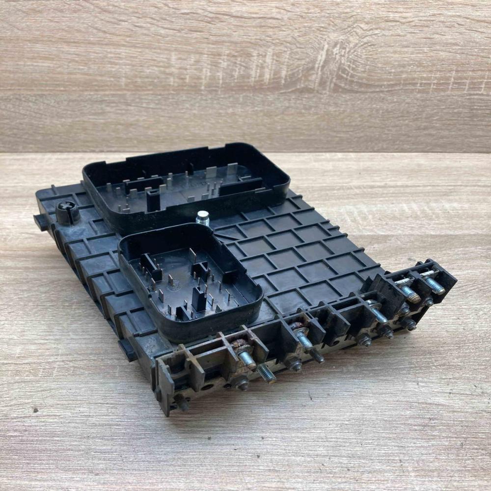 1K0937124K 122468920  Fuse module Volkswagen Touran I