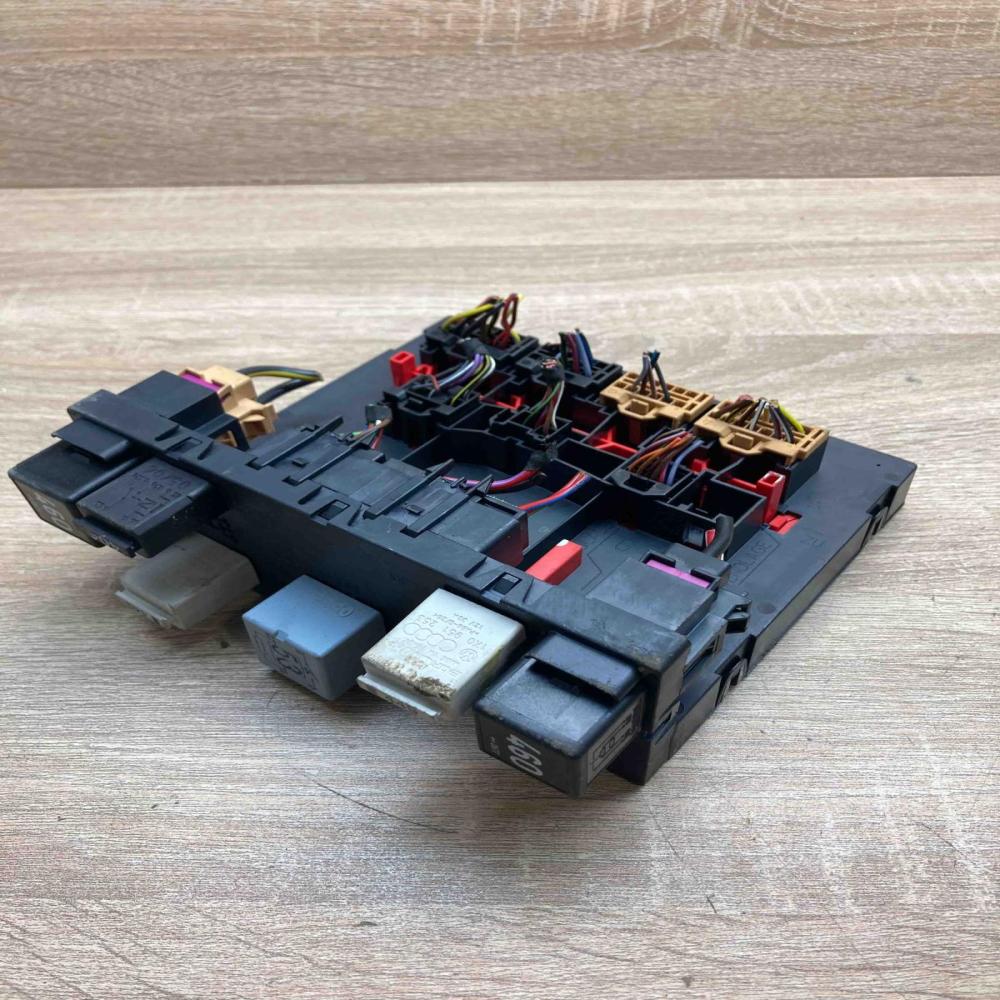 3C0937049J   Comfort/convenience module Volkswagen PASSAT B6