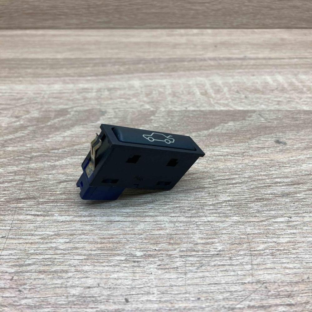8365579   Tailgate/boot open switch button BMW X5 E53