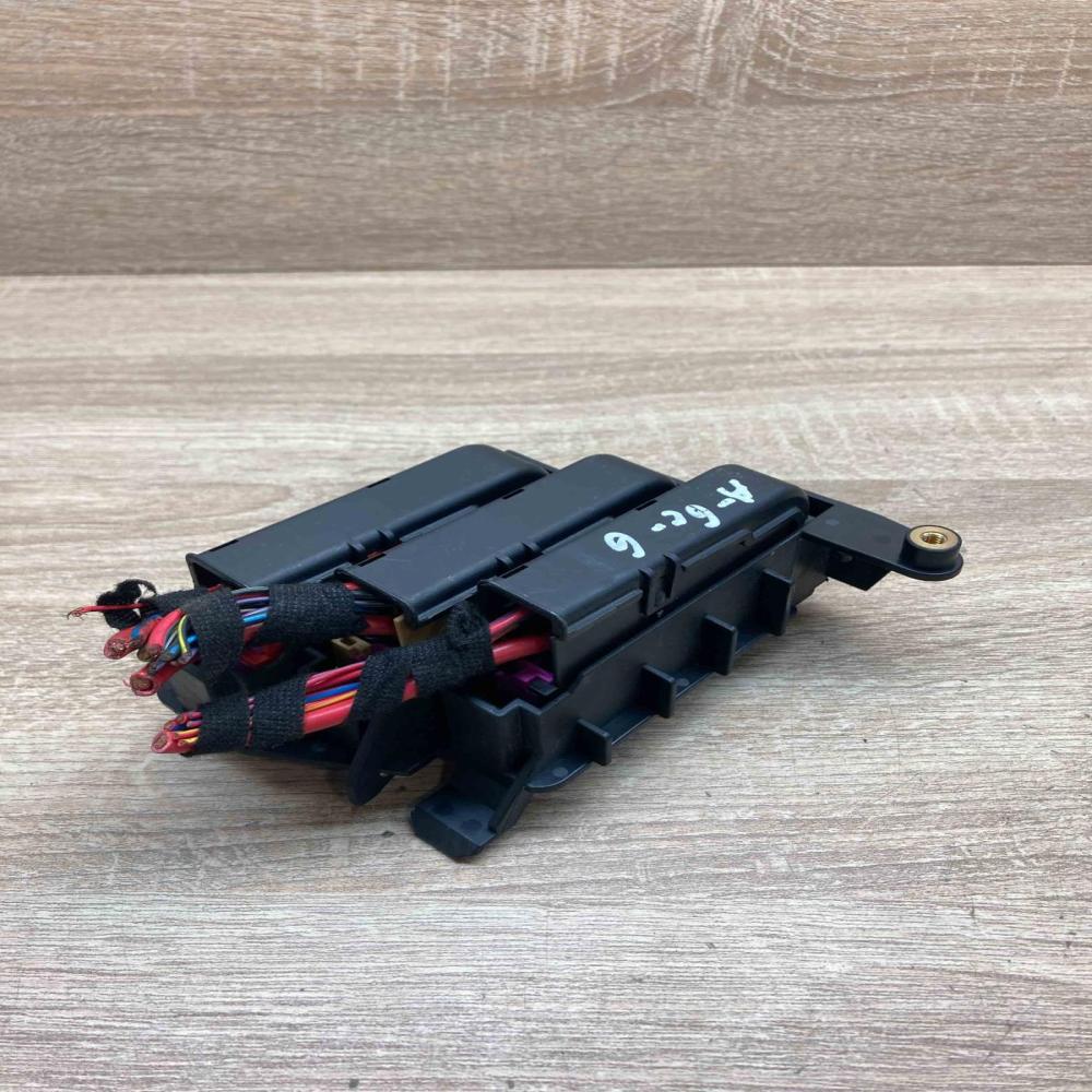 4F2971845A   Fuse module Audi A6 S6 C6 4F