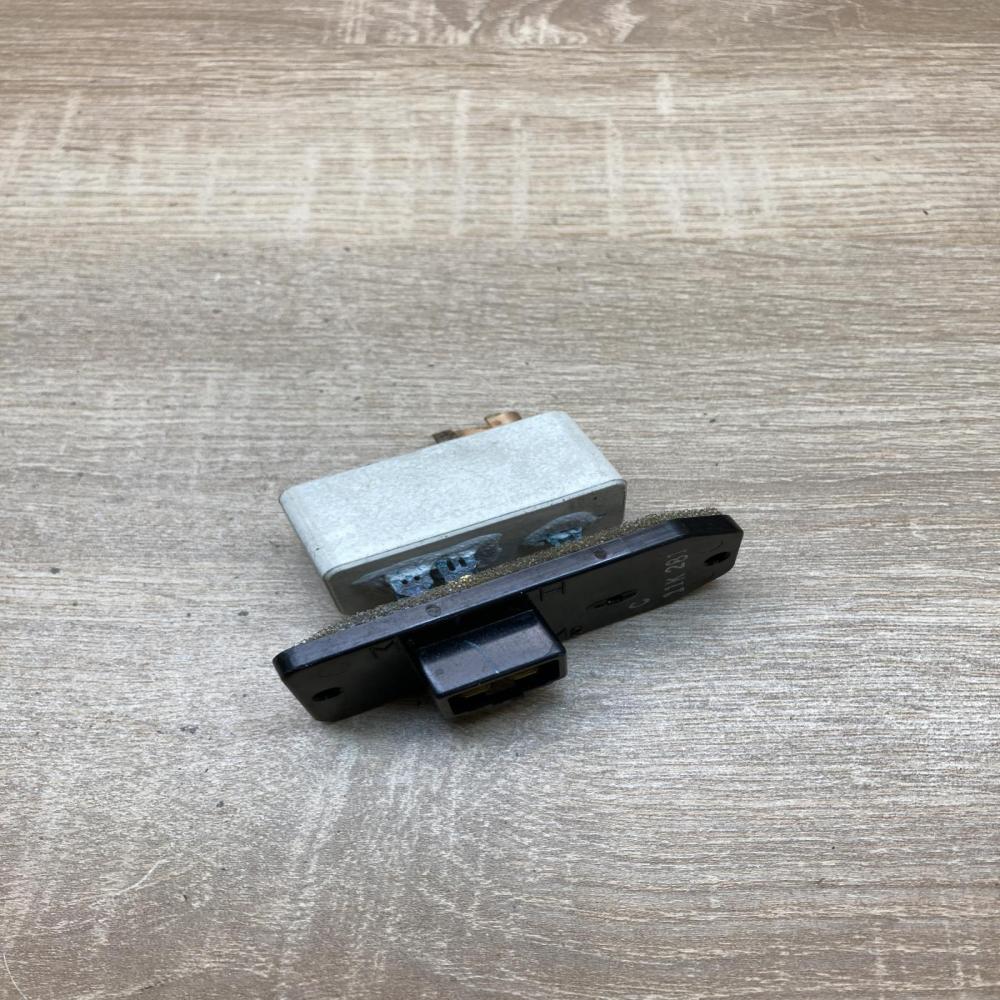 11K281   Heater blower motor/fan resistor Mazda 323 F