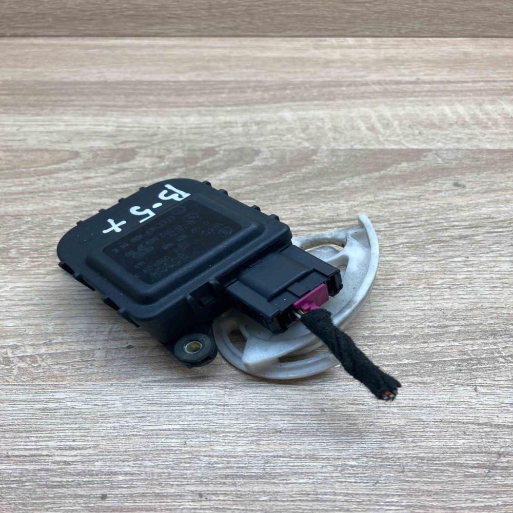 0132801148   Air flap motor/actuator Volkswagen PASSAT B5.5