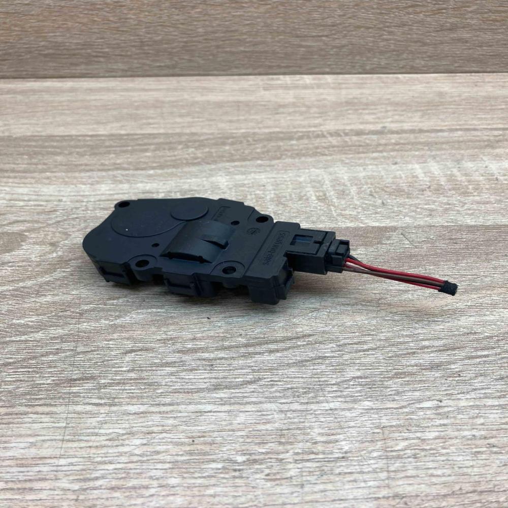 929888G EF8326 04052005 Air flap motor/actuator BMW X1 E84