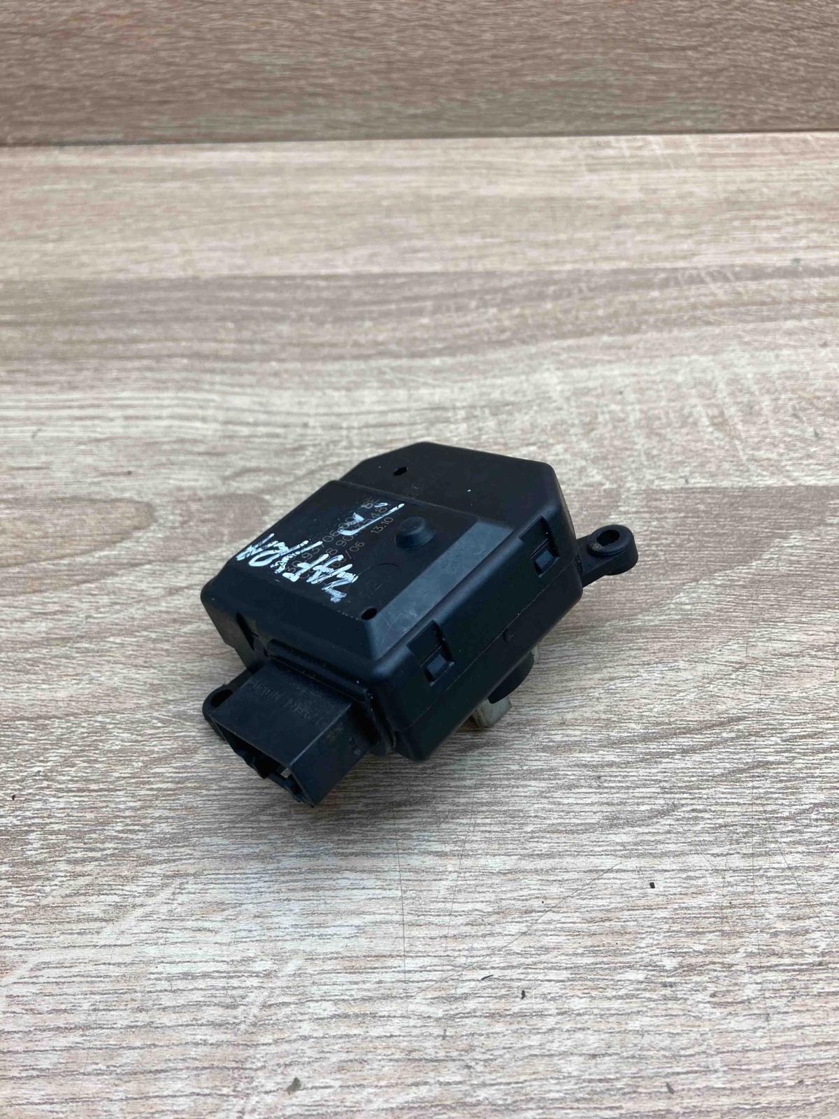 309370600BE   Air flap motor/actuator Opel Zafira B