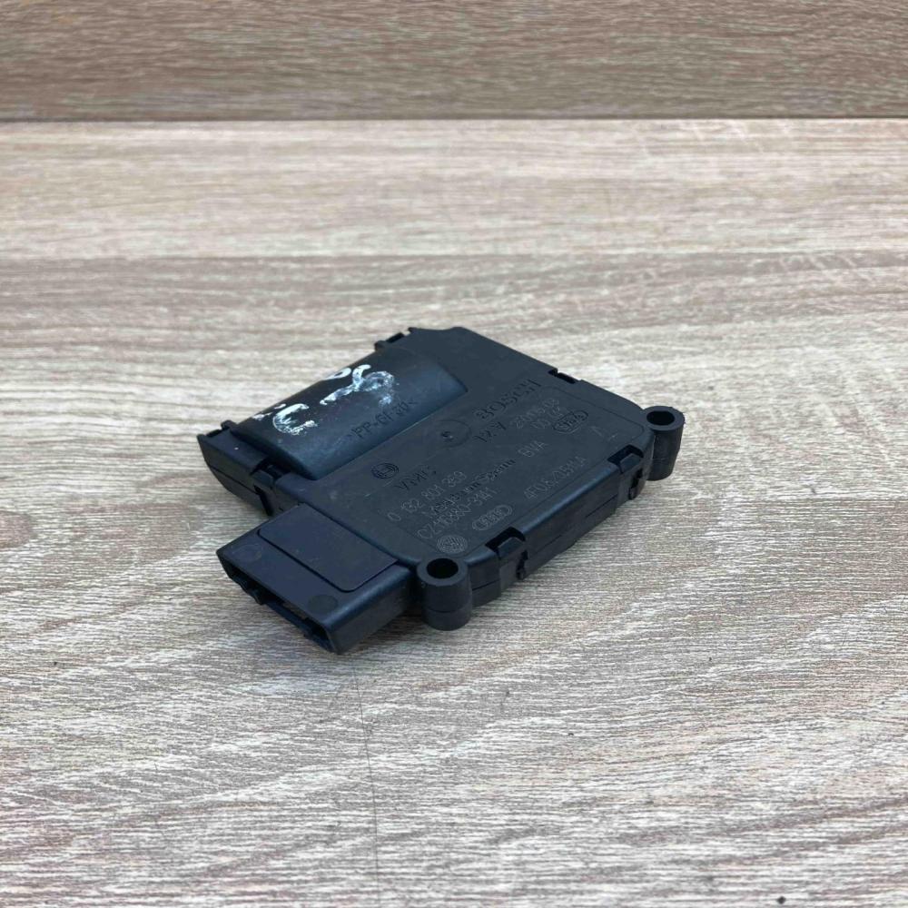 0132801359 CZ116880 3141  Air flap motor/actuator Audi A6 S6 C6 4F