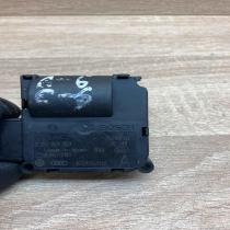 0132801359 CZ116880 3141  Air flap motor/actuator Audi A6 S6 C6 4F
