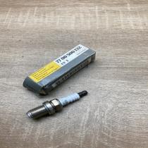 7700500132   Spark plug Renault Sport Spider