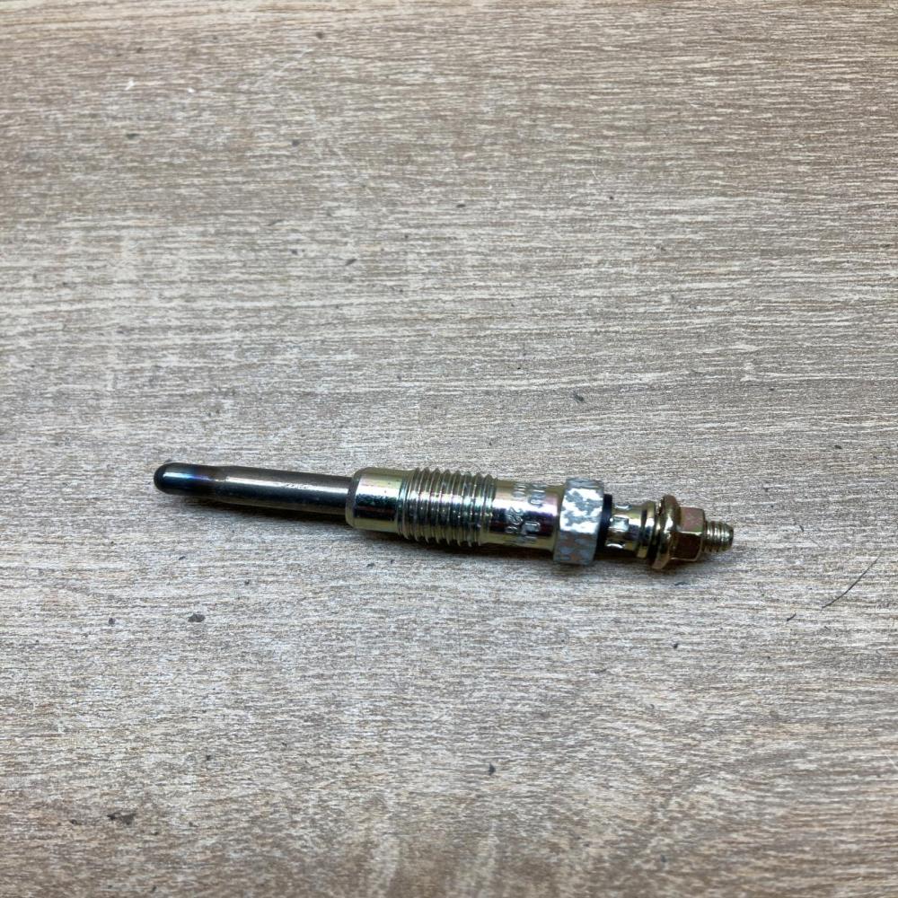 7700856238   Glow plug Renault Master I