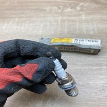 7700737612   Spark plug Renault Laguna II