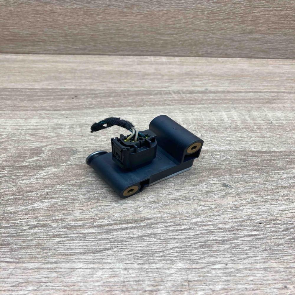 6911003   Airbag deployment crash/impact sensor BMW 3 E90 E91