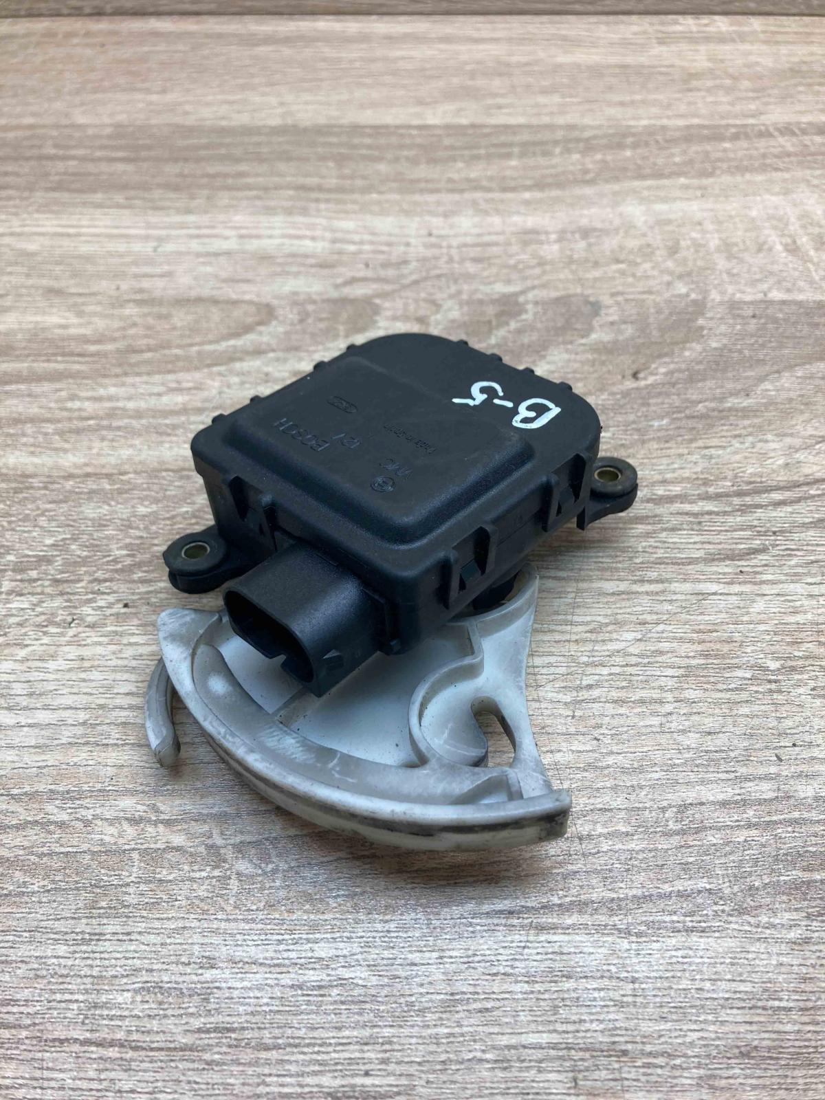 0132801148 190399  Air flap motor/actuator Volkswagen PASSAT B5