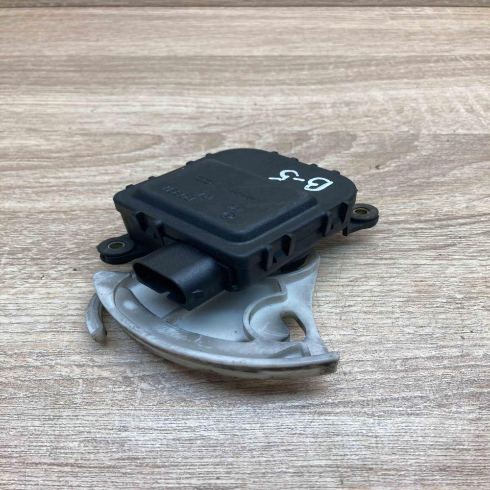 0132801148 190399  Air flap motor/actuator Volkswagen PASSAT B5