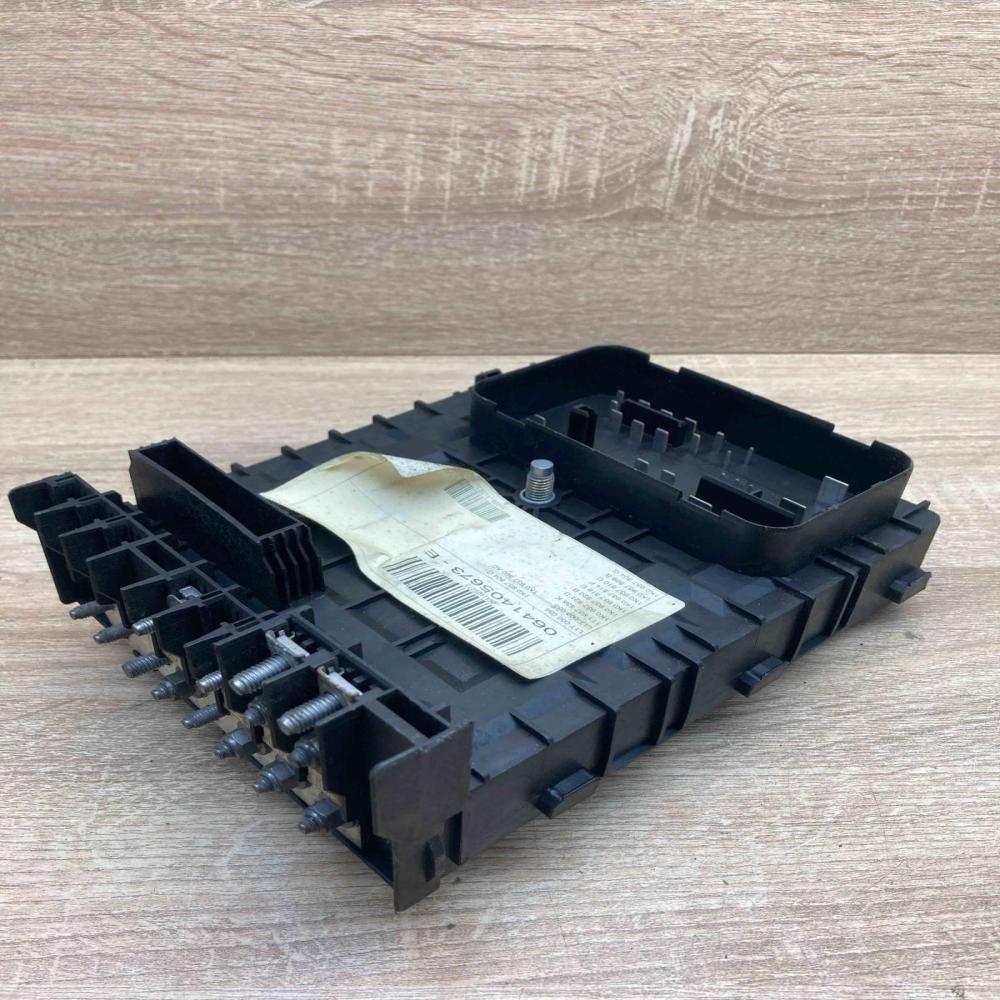 1K0937125A 0641405673 E  Fuse module Volkswagen Golf V