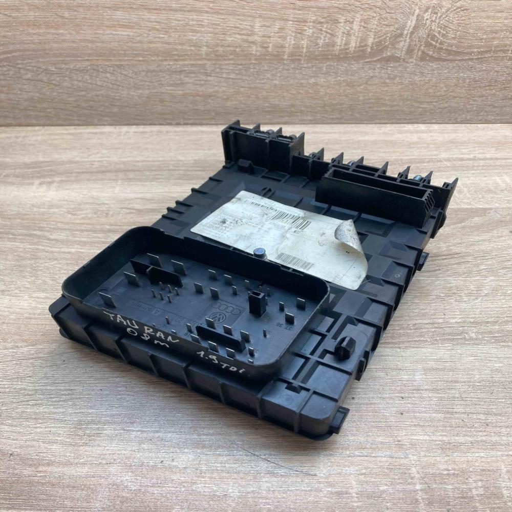 1K0937125A 0702587233 E 1718307 Fuse module Volkswagen Golf V