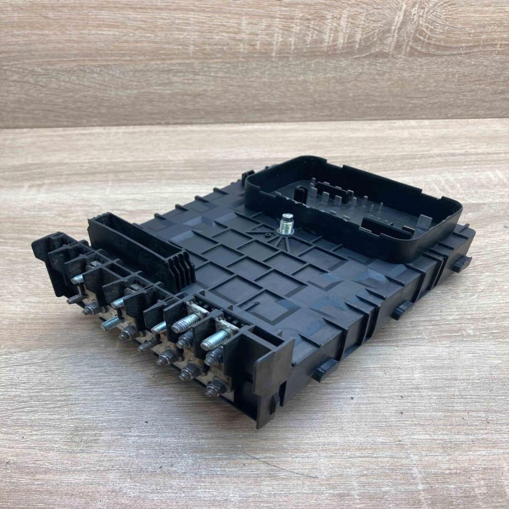 1K0937125 1718307 265034240 Fuse module Volkswagen Golf V