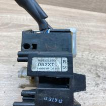 M80G21E90 052XT 148536 8110 052XT Wiper turn signal indicator stalk/switch Mitsu