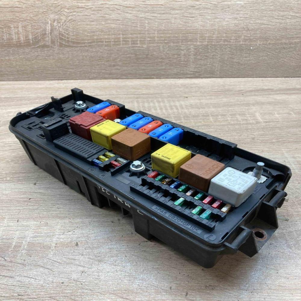 13187191 EE  Fuse module Opel Vectra C