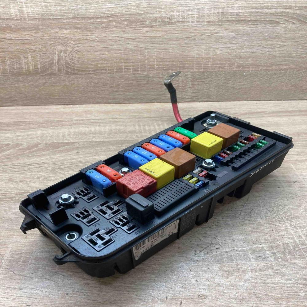 13144709 UQ  Fuse module Opel Signum