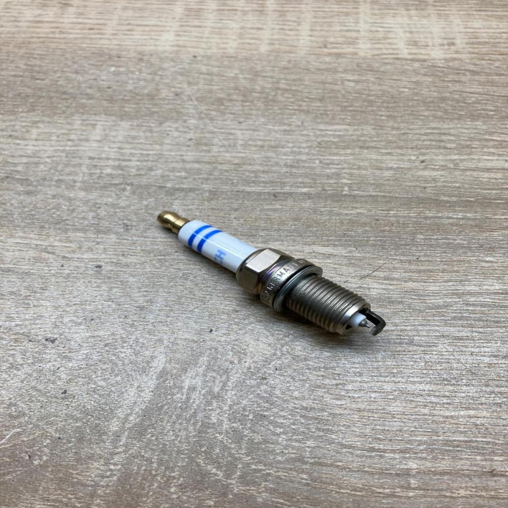 F7DPP332   Spark plug Hyundai Getz