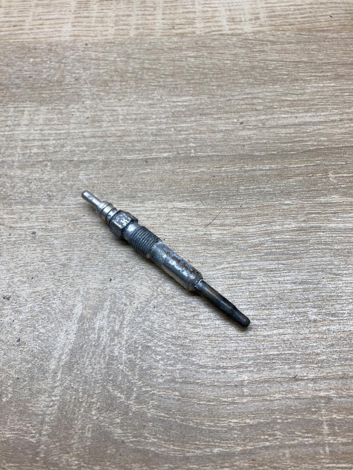 721966 122116  Glow plug BMW 7 E32