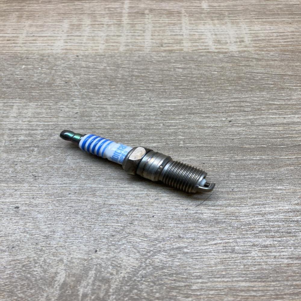 22CM1   Spark plug Peugeot 206+