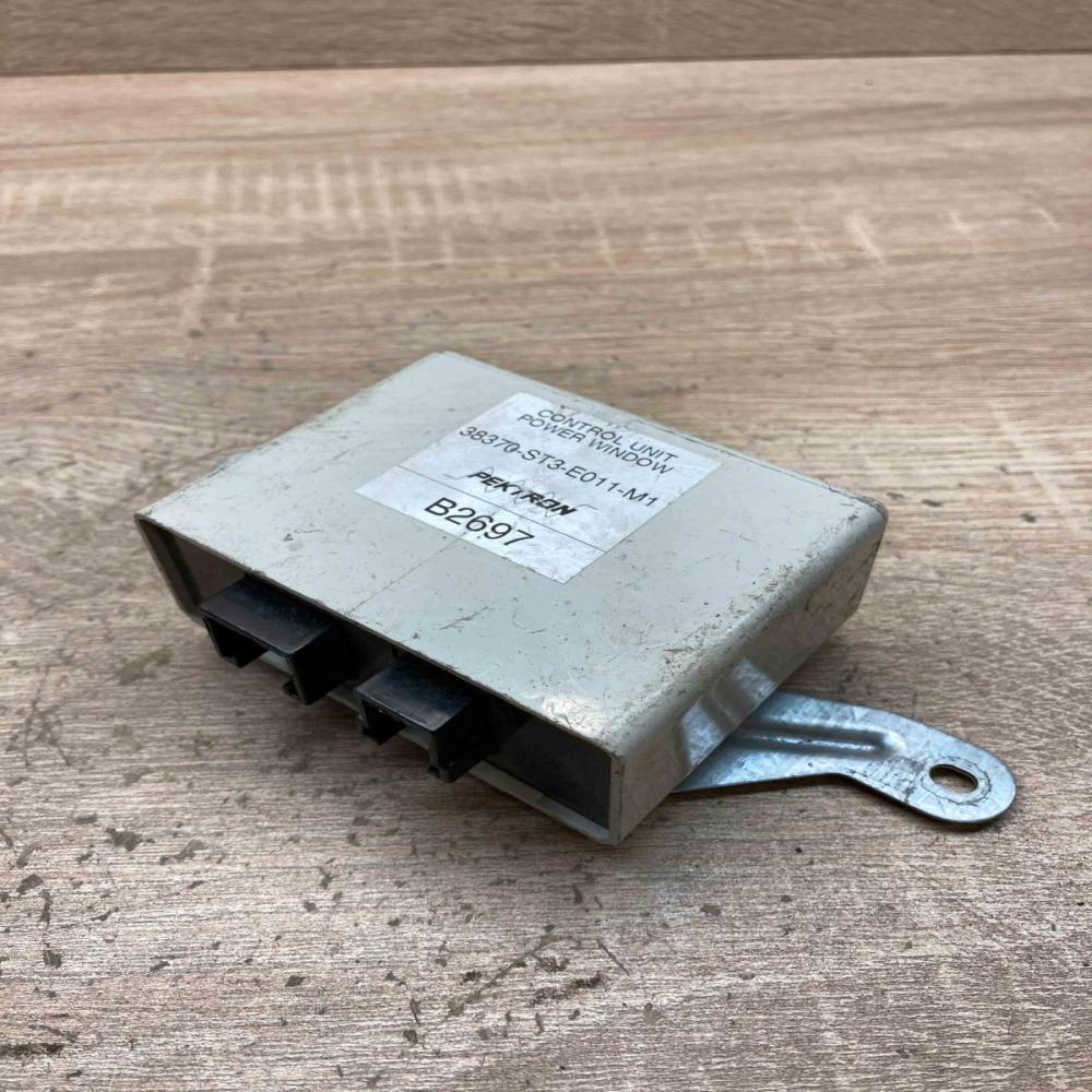 38370 ST3 E011 M1 B2697  Other control units/modules Rover 45