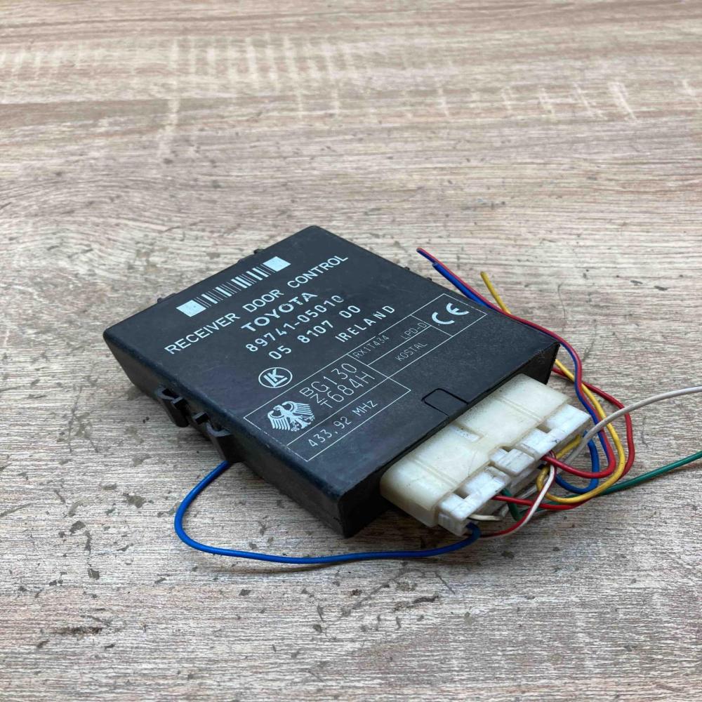 89741 05010 05810700  Door control unit/module Toyota Avensis T220