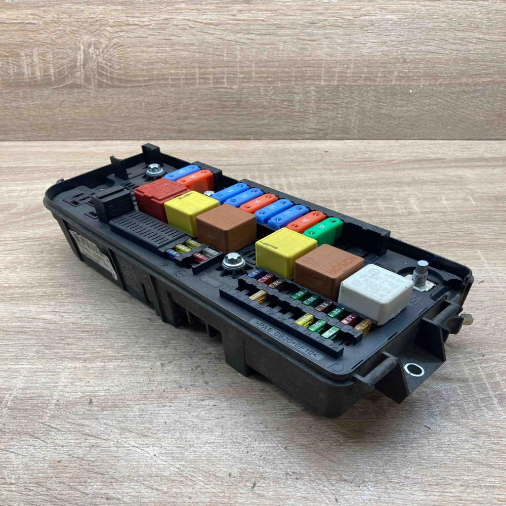 13144710 UR  Fuse module Opel Vectra C